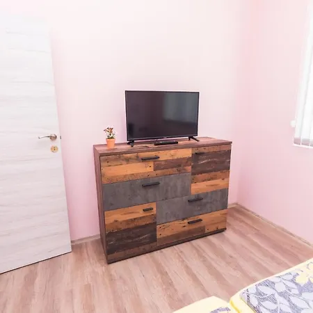 за гости боряна Apartment *